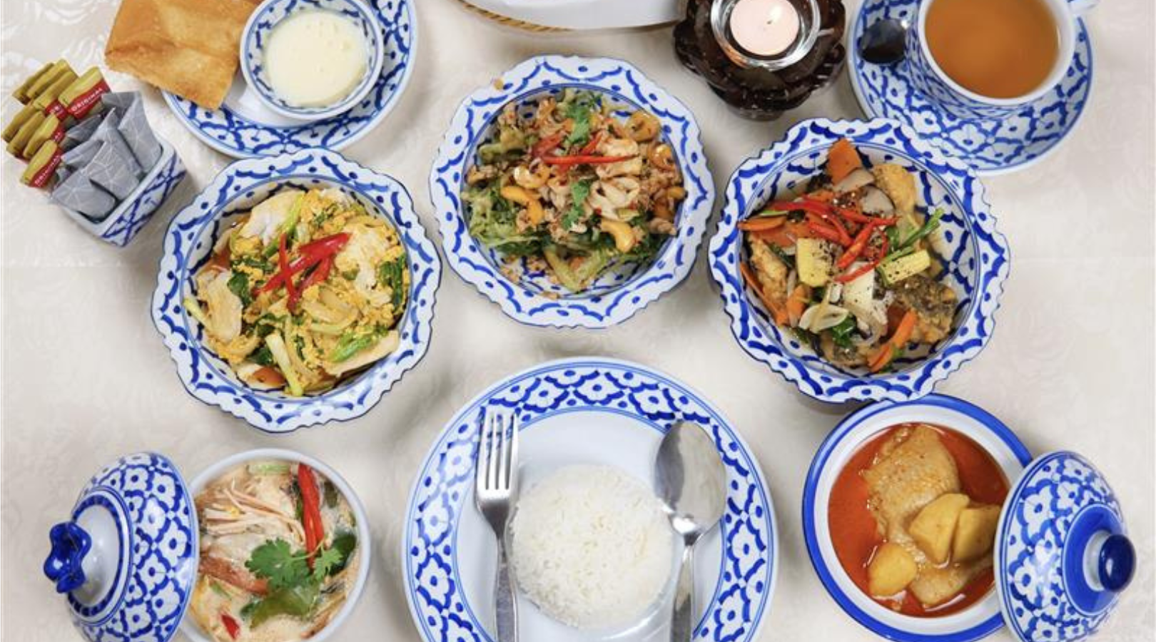 タイ料理のご夕食をお召し上がりください。